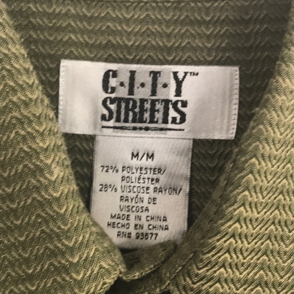 💚Button Down Shirt💚 - Picture 2 of 9